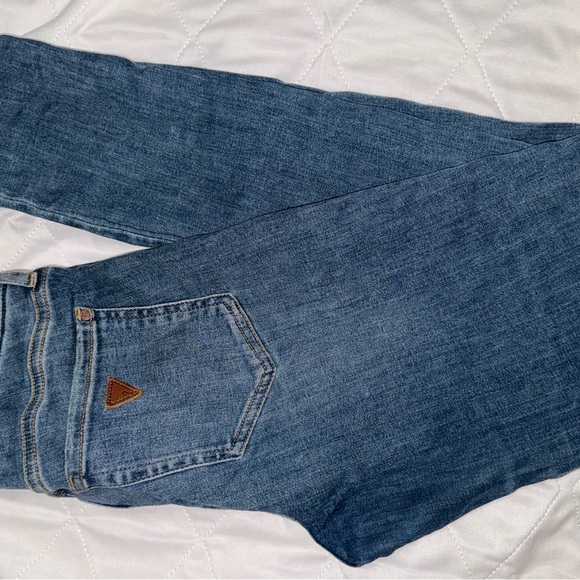 Guess Curvy - Picture 2 of 2